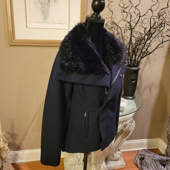 Bebe Jacket With Faux Fur Collar - Picture 3 of 15